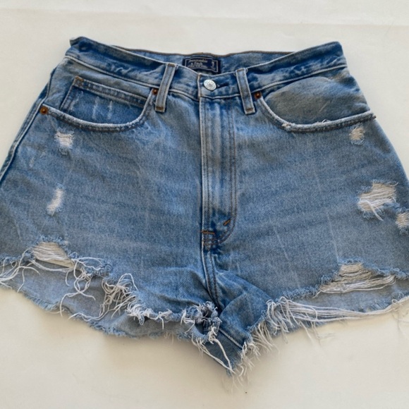 Abercrombie and Fitch natural rise denim shorts, size 6 - Picture 1 of 4